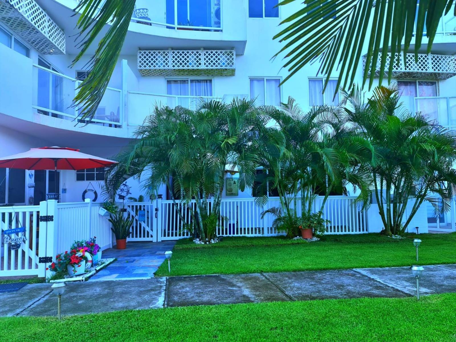 Front Beach Apartment Palo Grande Exterior photo